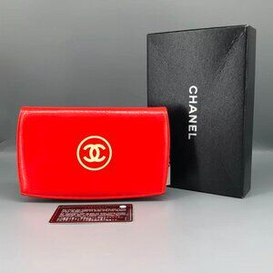 CHANEL Red Patent Leather CC Logo Wallet with Gold Emblem